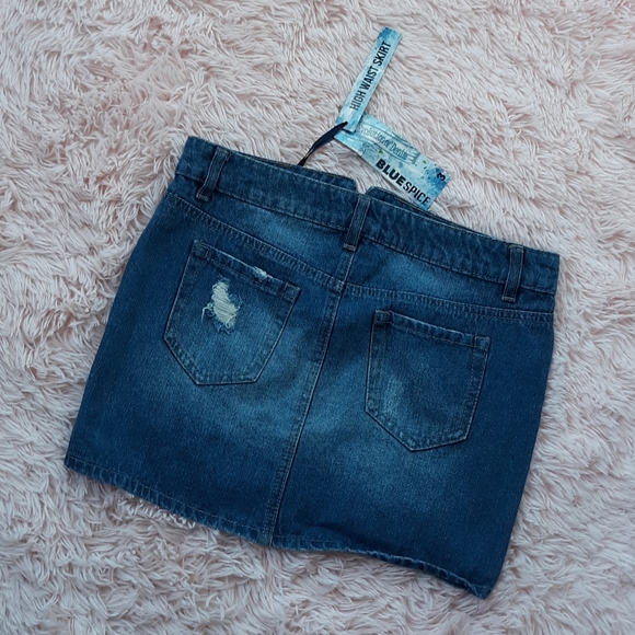 💥NWT high waisted distressed super cute denim mini skirt! Final price! - Picture 5 of 8